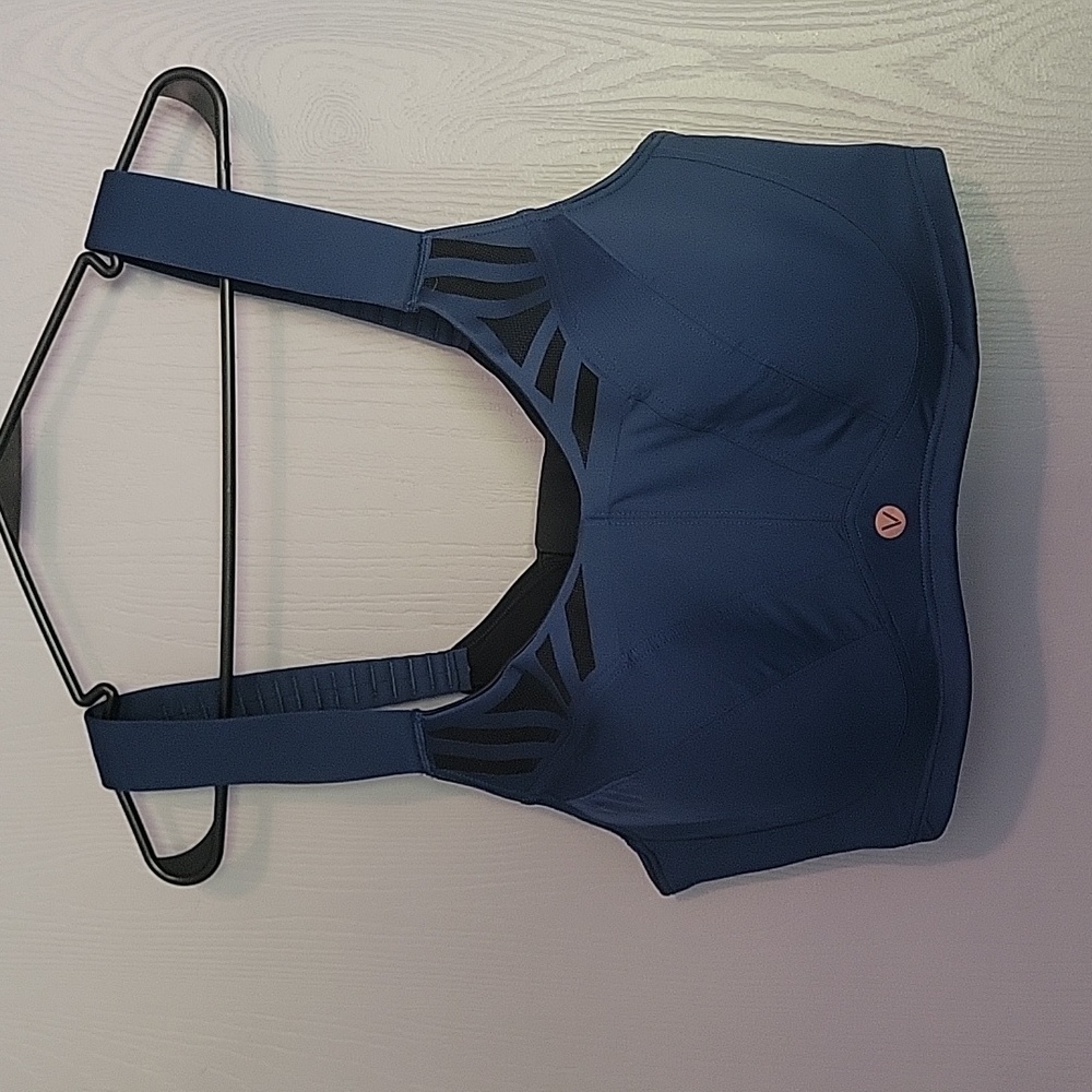 Living sports bra